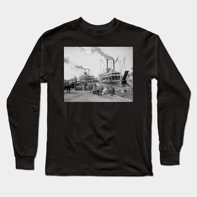 Steamboats at Vicksburg, 1910. Vintage Photo Long Sleeve T-Shirt by historyphoto